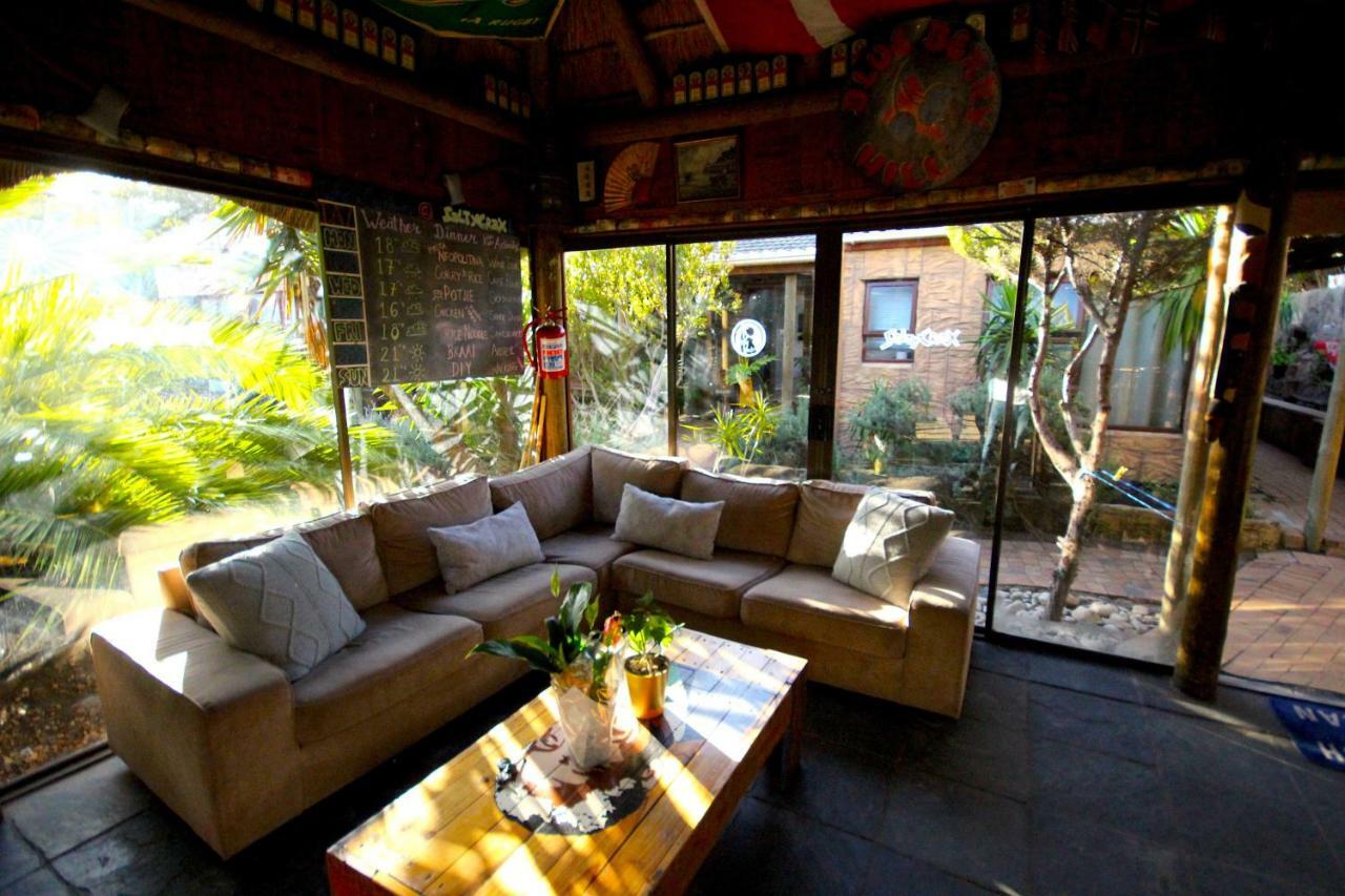 Saltycrax Backpackers And Surf Hostel By Curiocity Bloubergstrand Exterior foto