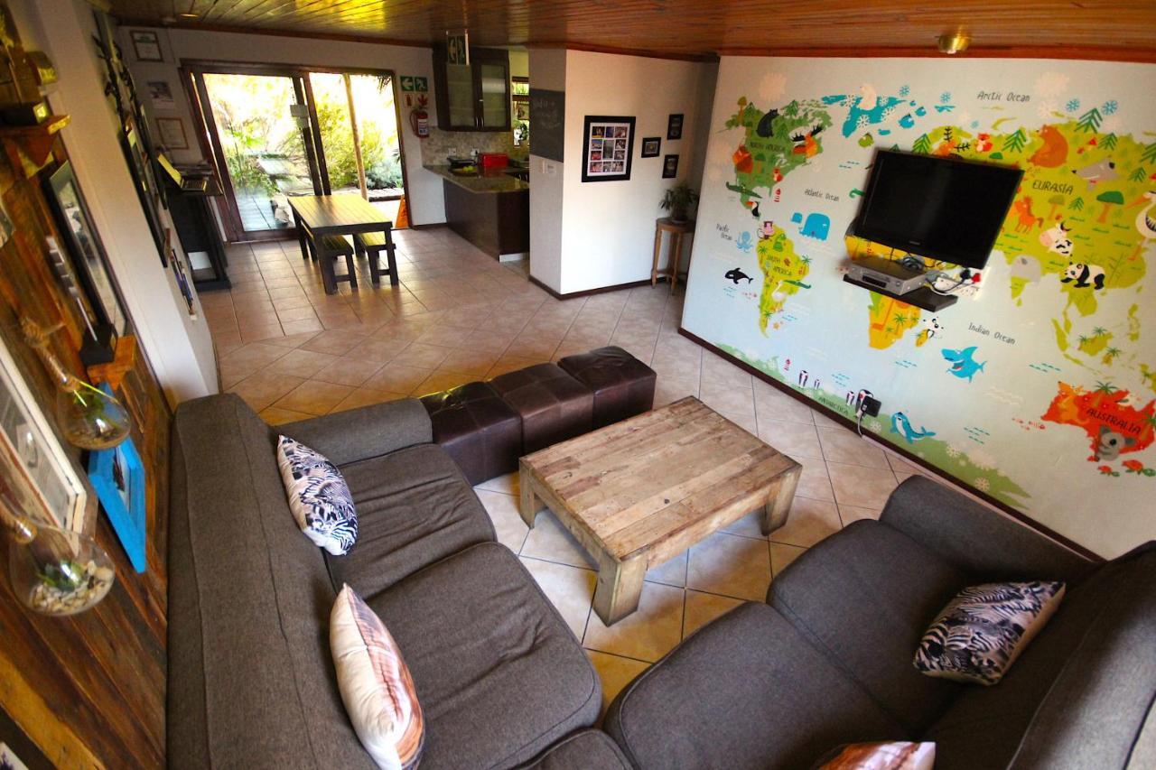 Saltycrax Backpackers And Surf Hostel By Curiocity Bloubergstrand Exterior foto