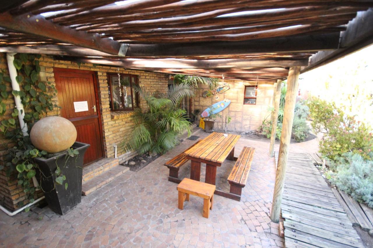 Saltycrax Backpackers And Surf Hostel By Curiocity Bloubergstrand Exterior foto