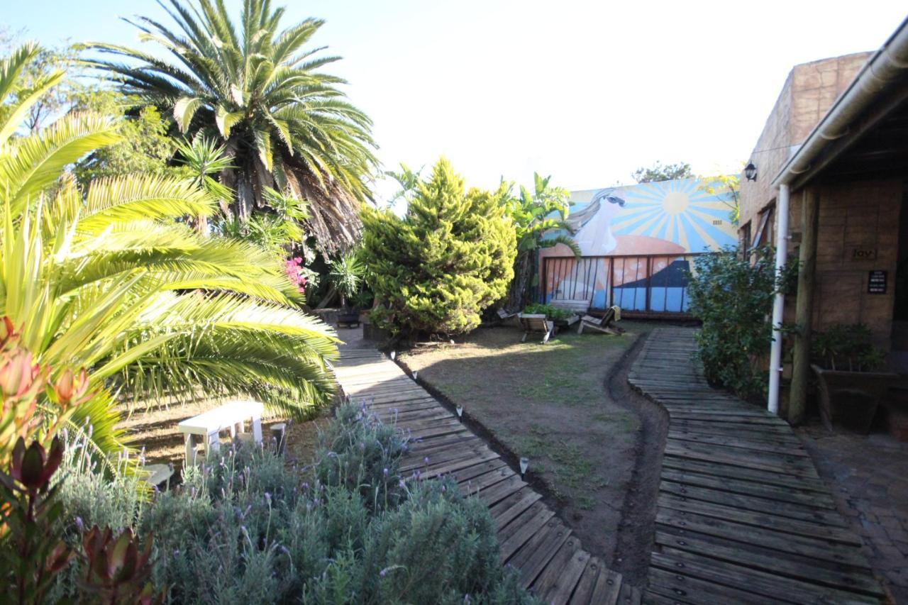 Saltycrax Backpackers And Surf Hostel By Curiocity Bloubergstrand Exterior foto